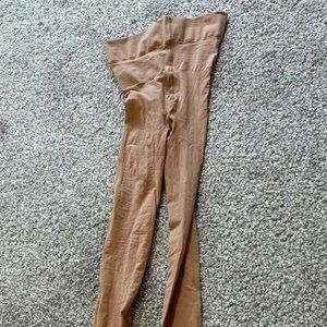 NWOT Skims Sheer Sculpting Shapewear‎ Nude Tan Footed Leggings Size Small